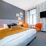 Polonia Residences 70- Locations -fabryczna Station, Piotrkowska Street -theatres -museums -ec1 Planetarium