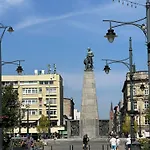 Polonia Residences 70- Locations -fabryczna Station, Piotrkowska Street -theatres -museums -ec1 Planetarium Lodz