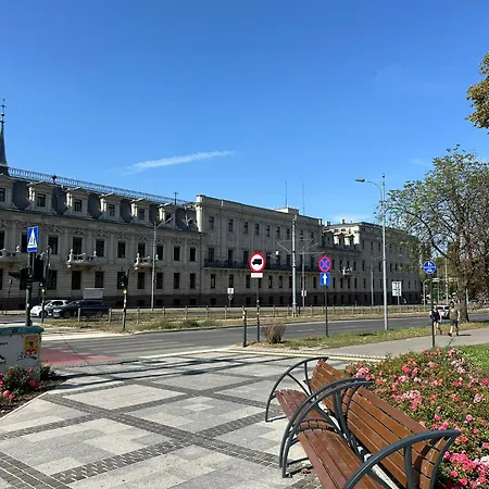 Polonia Residences 70- Locations -fabryczna Station, Piotrkowska Street -theatres -museums -ec1 Planetarium