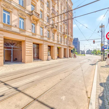 Polonia Residences 70- Locations -fabryczna Station, Piotrkowska Street -theatres -museums -ec1 Planetarium