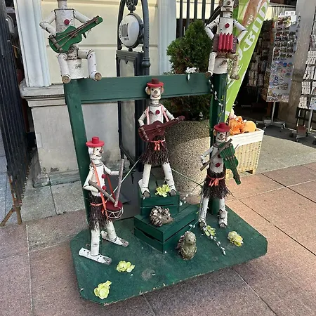 Polonia Residences 70- Locations --off Piotrkowska Street -theatres -museums-fabryczna Railway Station 3mins Apartman Łódź