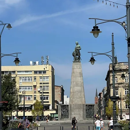 Polonia Residences 70- Locations --off Piotrkowska Street -theatres -museums-fabryczna Railway Station 3mins Łódź