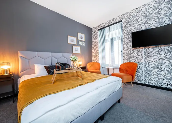 Polonia Residences 70- Locations -fabryczna Station, Piotrkowska Street -theatres -museums -ec1 Planetarium