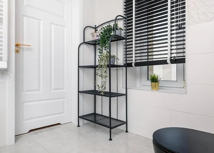 Polonia Residences 70- Locations -fabryczna Station, Piotrkowska Street -theatres -museums -ec1 Planetarium